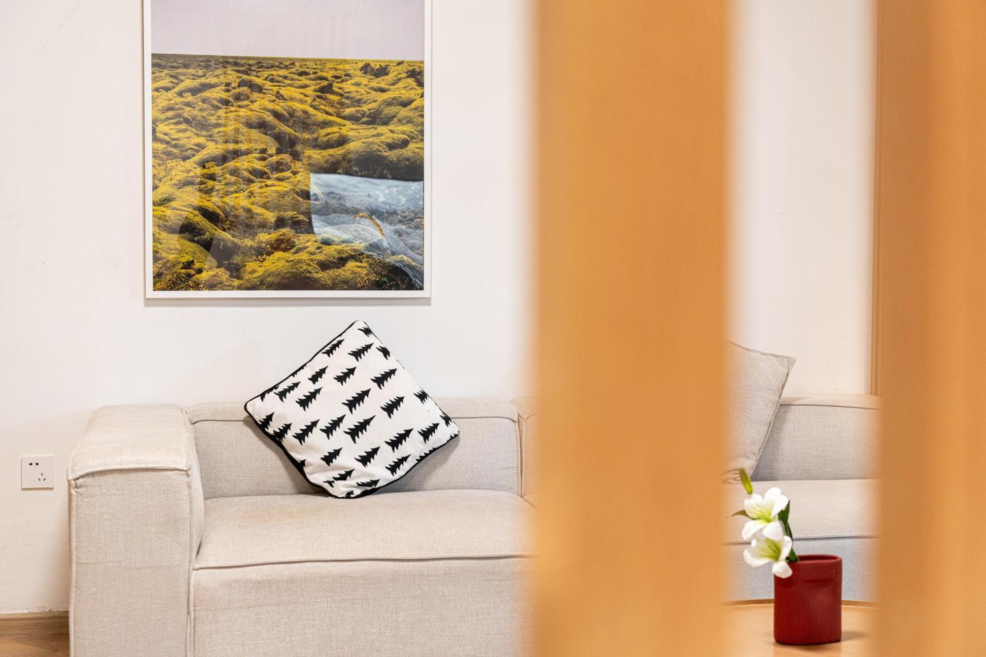 Hills & Linkinn Natural Wood 3-bedroom Duplex Near Sniec & Science Museum Apartment Shanghai