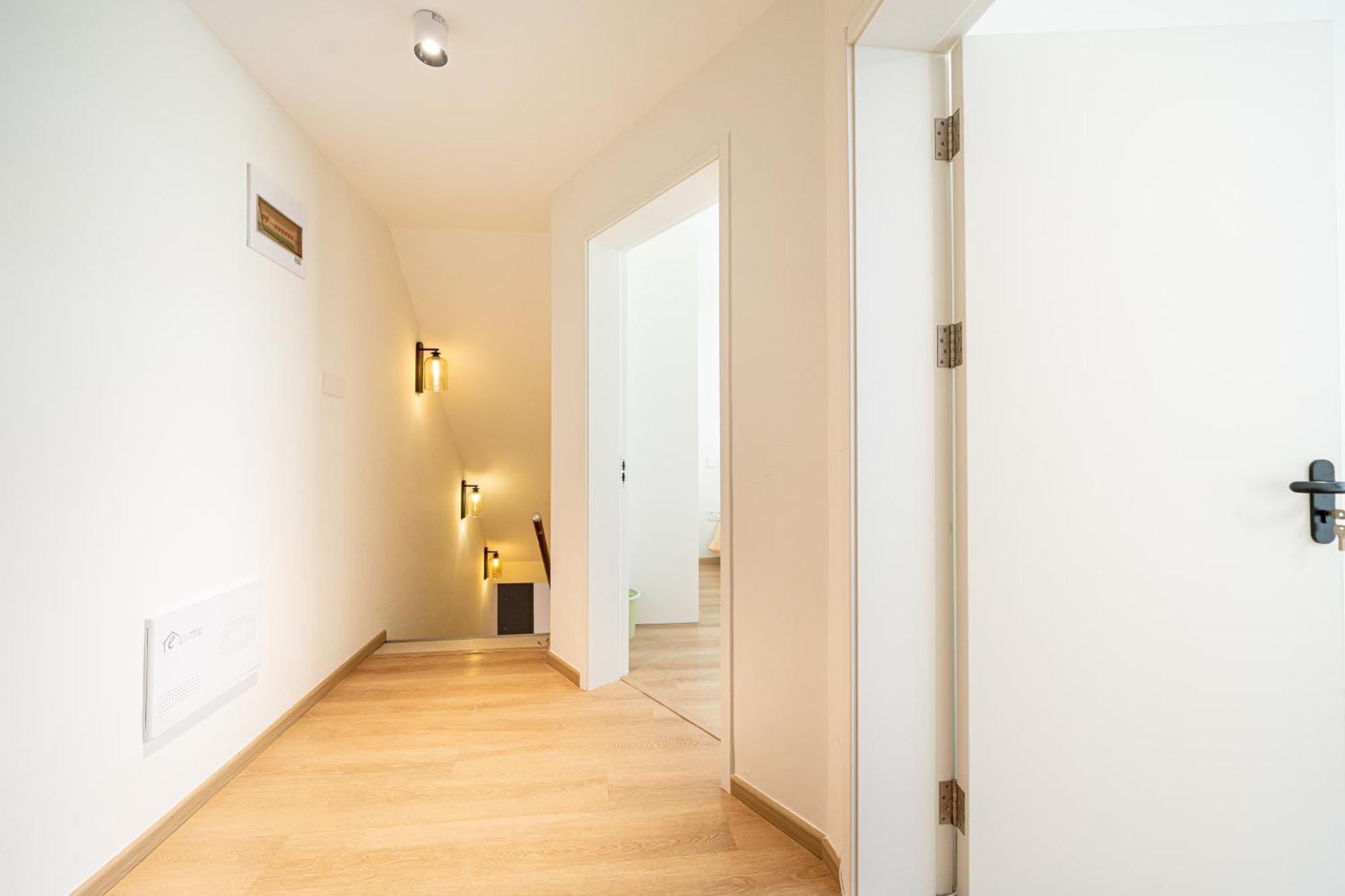 Hills & Linkinn Natural Wood 3-bedroom Duplex Near Sniec & Science Museum Shanghai