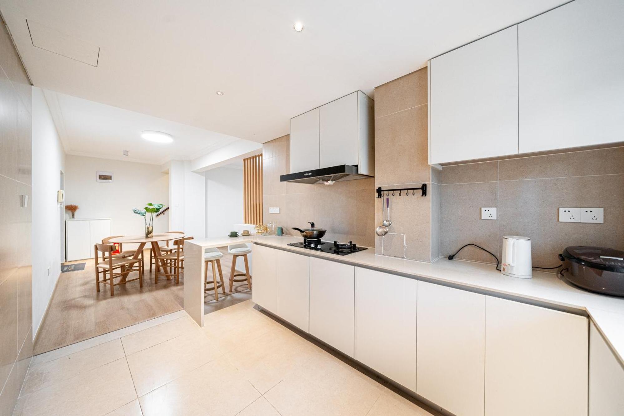 Apartment Hills & Linkinn Natural Wood 3-bedroom Duplex Near Sniec & Science Museum