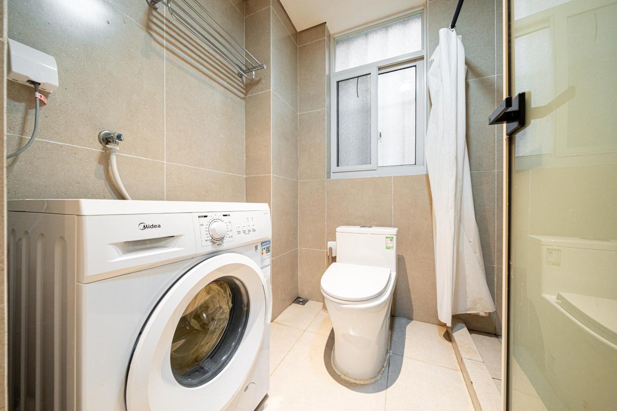 Hills & Linkinn Natural Wood 3-bedroom Duplex Near Sniec & Science Museum Apartment