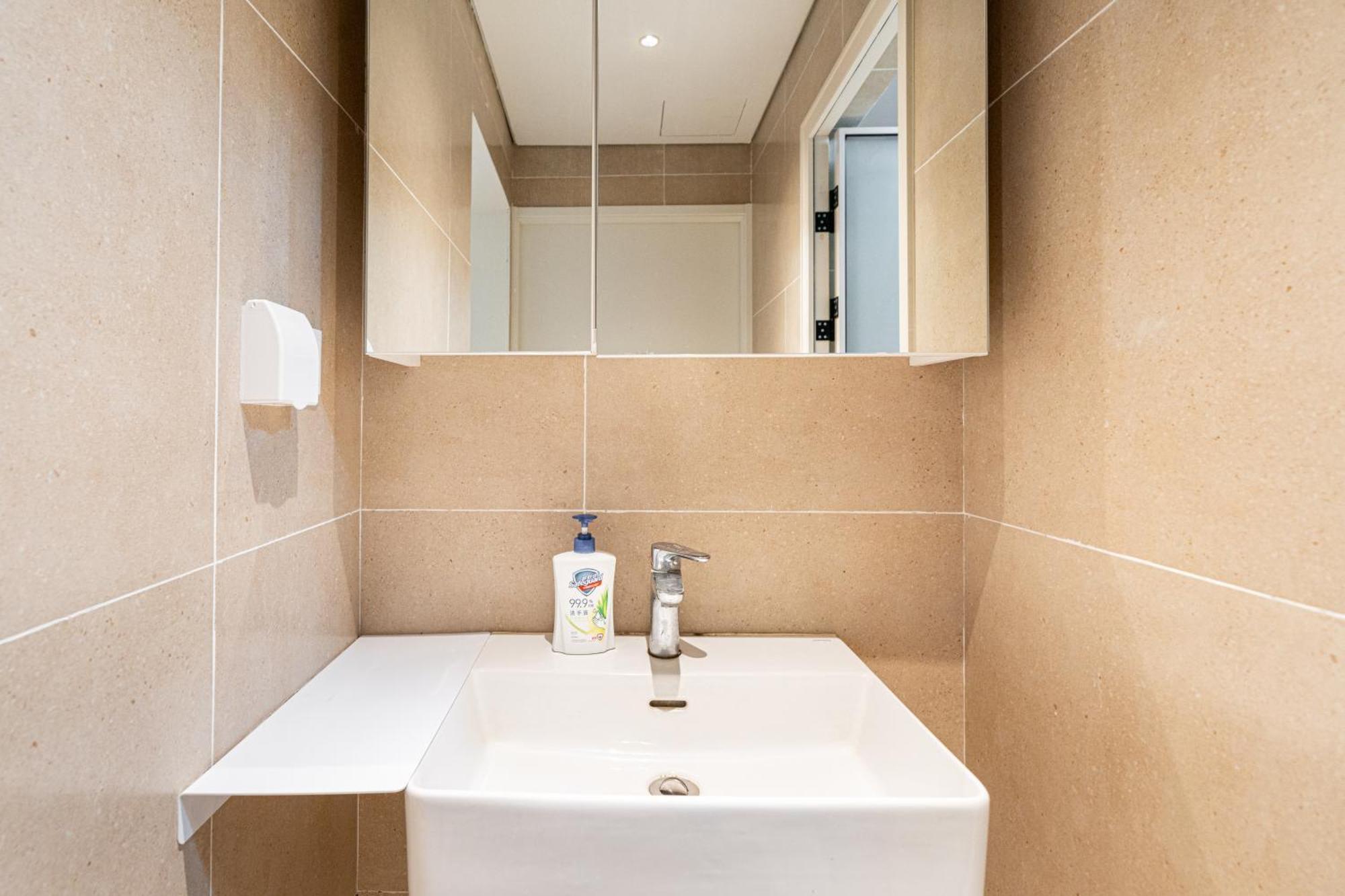 Hills & Linkinn Natural Wood 3-bedroom Duplex Near Sniec & Science Museum Shanghai