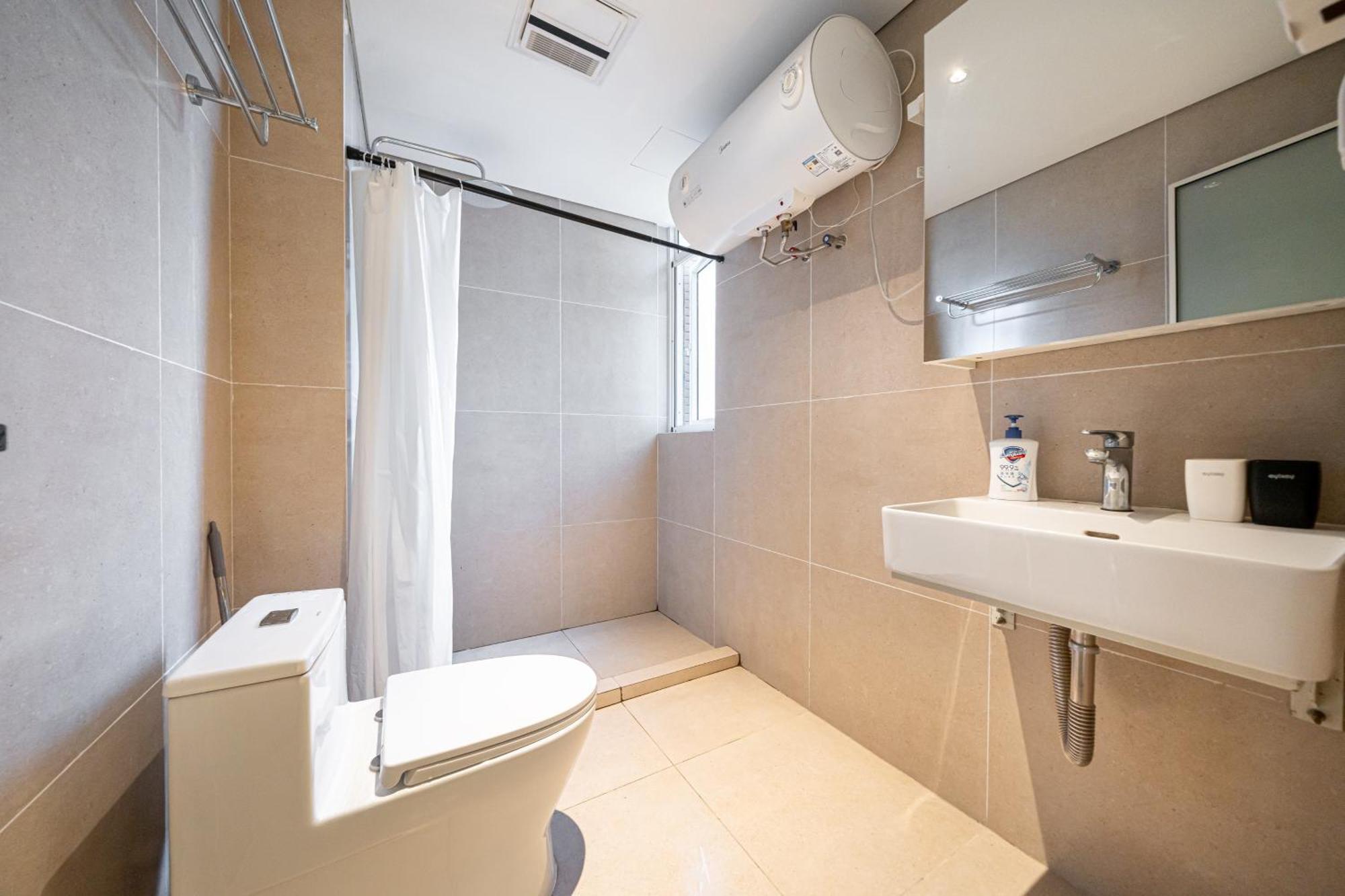 Hills & Linkinn Natural Wood 3-bedroom Duplex Near Sniec & Science Museum Apartment