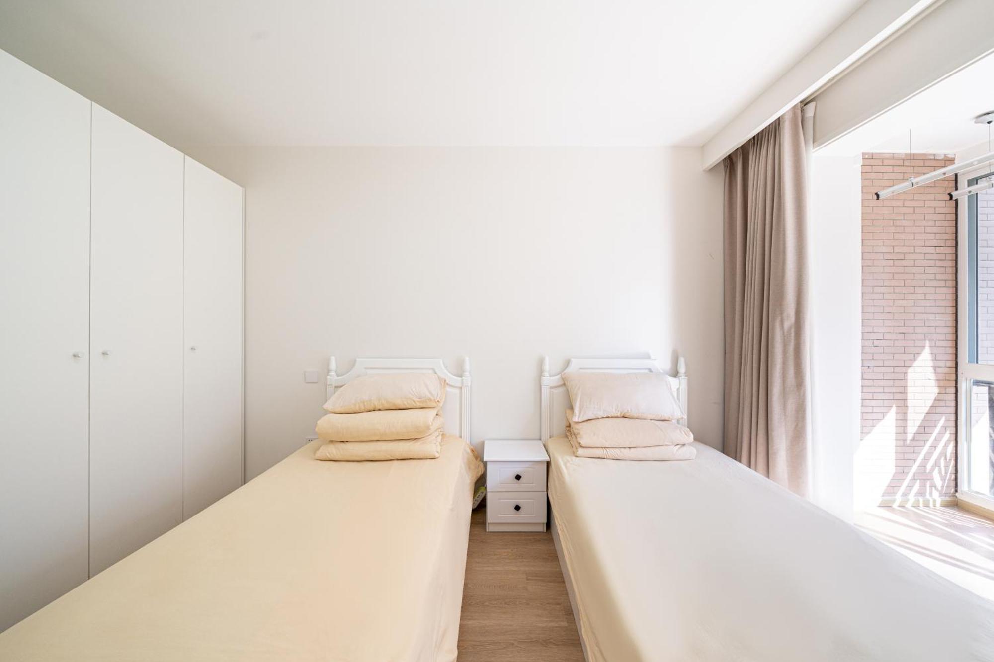 Hills & Linkinn Natural Wood 3-bedroom Duplex Near Sniec & Science Museum Apartment